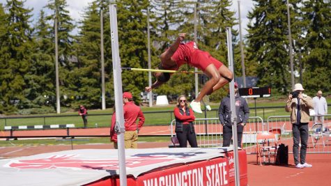 Hicks clears the 2.05-meter bar at the WSU-UW dual meet at Mooberry Track on April 22,2022.