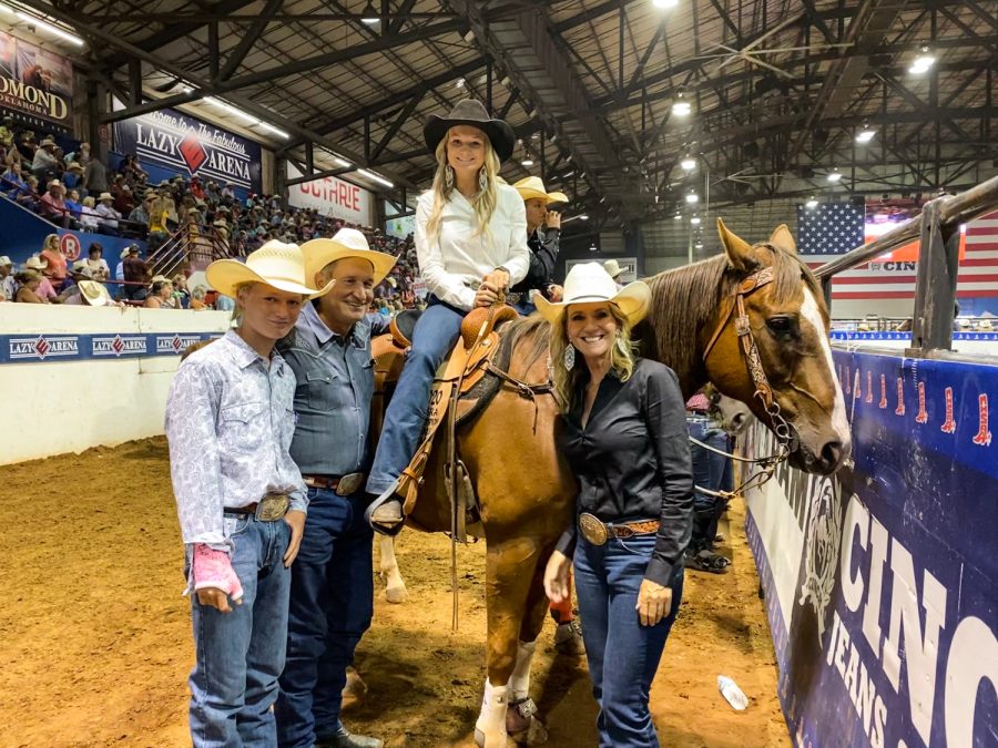 Josie+with+her+parents+Brad+and+Jodi%2C+younger+brother+Gator+and+horse+Keeper+at+the+2020+National+High+School+Finals+Rodeo+in+Guthrie%2C+Oklahoma.