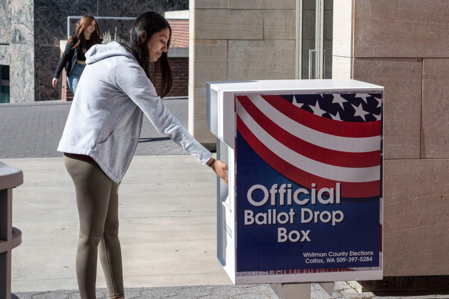 Junior Mayvellyne Segura uses the ballot box outside the CUB, Oct. 18.