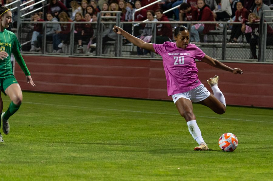 WSU defender Aaqila McLyn crosses the ball during an NCAA womens soccer match against Oregon, Oct. 14.