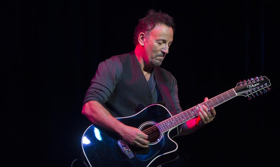 Artist+Bruce+Springsteen+performs+onstage+during+an+the+Stand+Up+for+Heroes+special+at+Madison+Square+Garden+in+New+York+City%2C+Nov.+5%2C+2014.