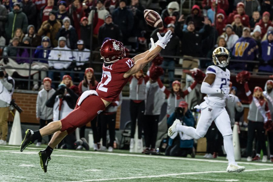WSU+wide+receiver+Robert+Ferrel+dives+for+a+pass+during+the+Apple+Cup%2C+Nov.+26.
