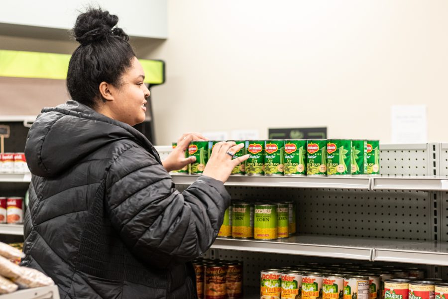 Students shop in the Cougar Food Pantry in the CUB, Nov. 15.