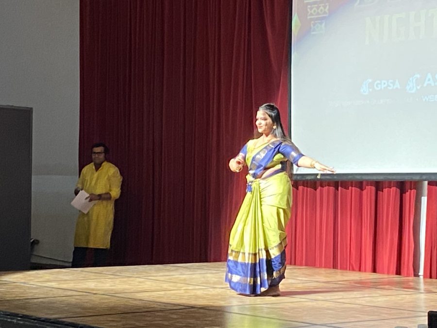 A dance performence at the Diwalii event.