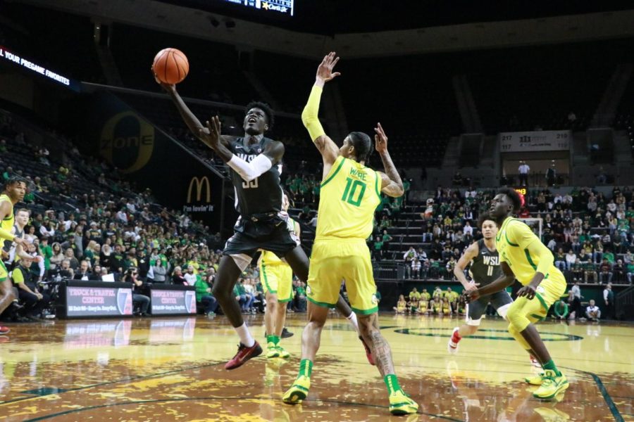 Cougar+men%E2%80%99s+hoops+drops+first+Pac-12+game+at+Oregon