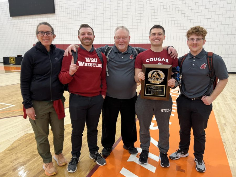 WSU Wrestling wins first place for men and third place for women 