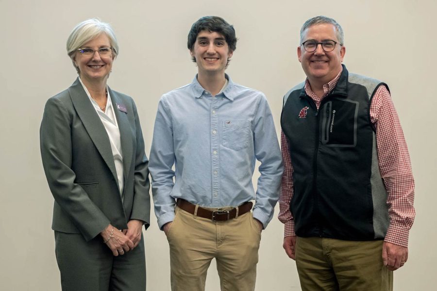 Morledge (middle) with Executive Vice President and Provost Elizabeth Chilton (left) and WSU President Kirk Schulz (right). 