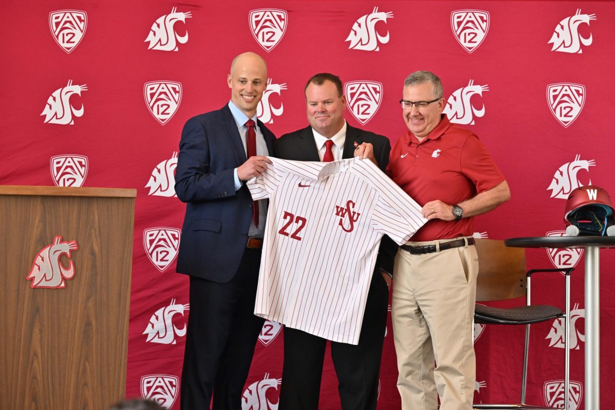 WSU+baseball+head+coach+Nathan+Choate+poses+for+a+picture+with+Assoicate+Athletic+Director+Mitch+Straub+and+WSU+President+Kirk+Schulz%2C+June+29%2C+2023+in+Pullman%2C+WA-Courtesy+WSU+Athletics