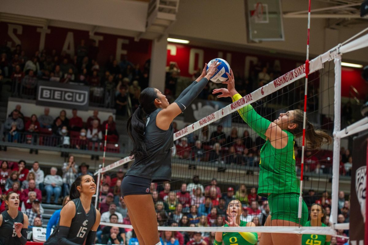 Argentina Ung snuffs the Oregon Ducks attack right at the net, Oct. 27, in Pullman, Wash. 
