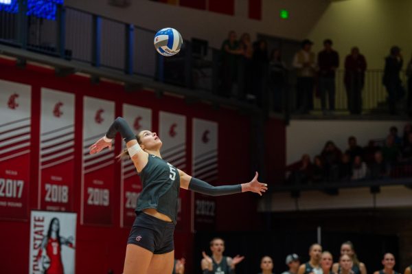 Iman Isanovic serves the ball against the Oregon Ducks during an NCAA volleyball match, Oct. 27, in Pullman, Wash. 