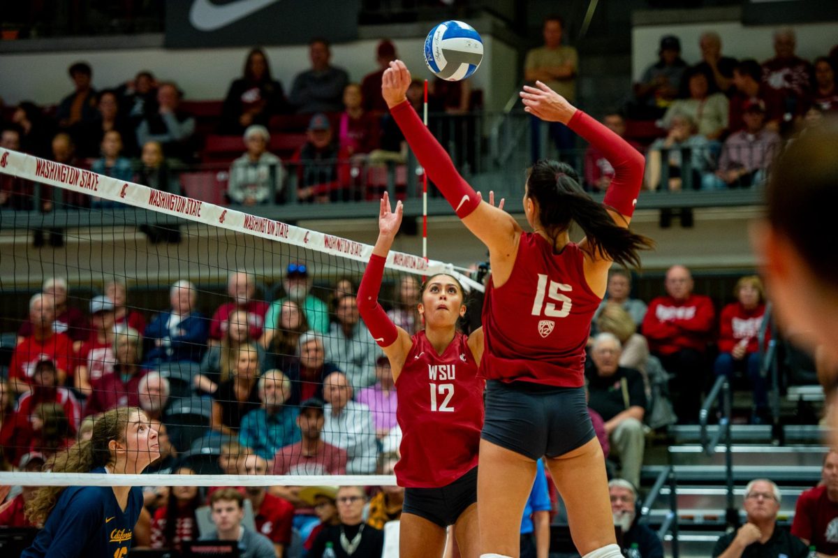 Argentina Ung sets the ball for Magda Jehlárová in the middle, Oct. 6, in Pullman, Wash. 