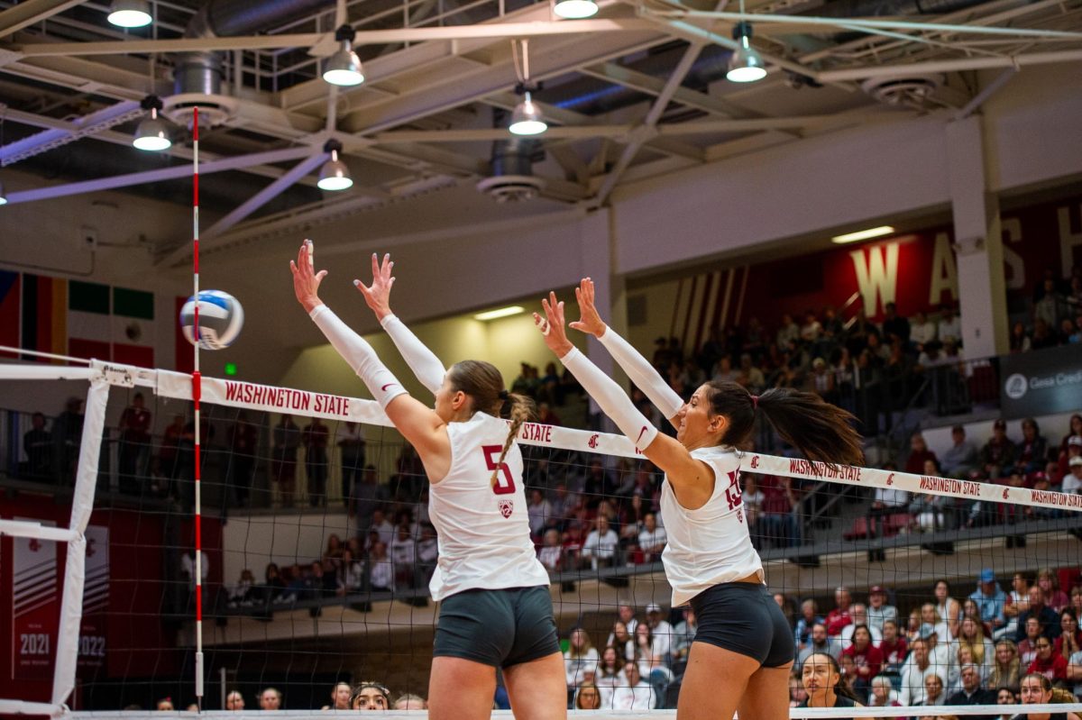 Iman Isanovic and Magda Jehlárová team up for a block, Oct. 13, in Pullman, Wash. 