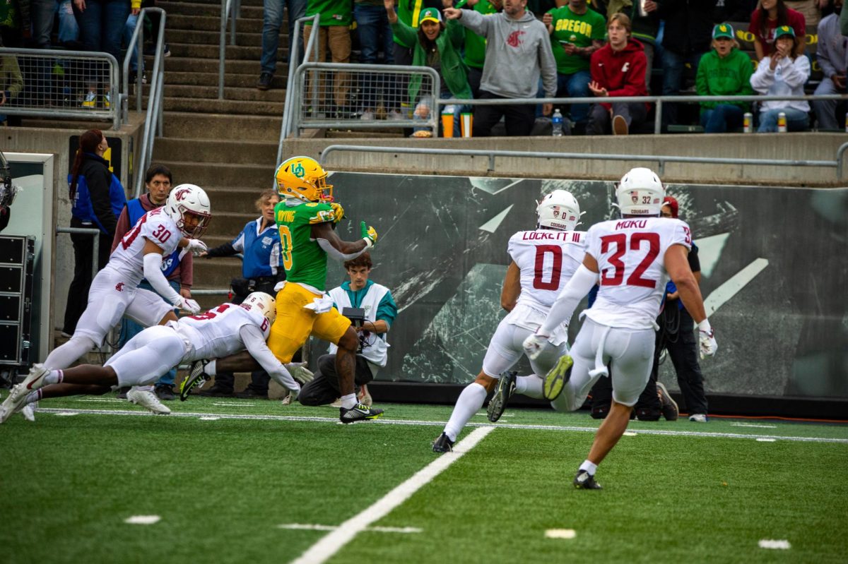 Four+Cougs+convene+on+Oregons+Bucky+Irving%2C+Oct.+21%2C+in+Eugene%2C+Oregon.+