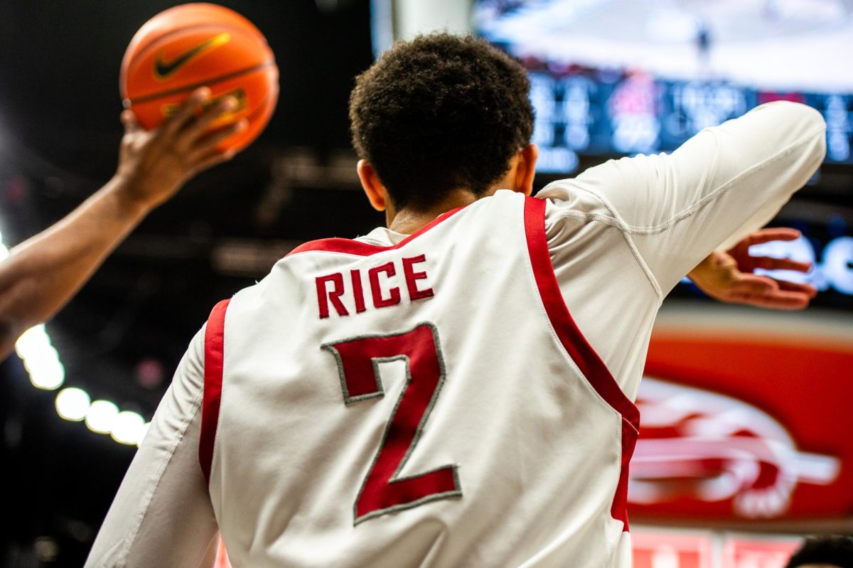 Myles+Rice+guides+the+WSU+offense+during+an+inbounds+play+for+a+NCAA+Mens+Basketball+game%2C+Nov.+27%2C+in+Pullman%2C+Wash.+