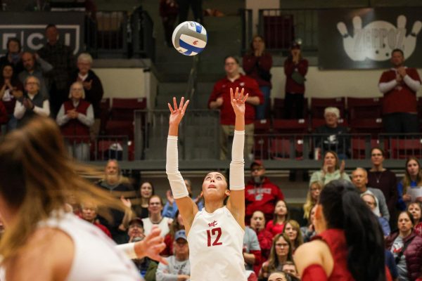 Argentina Ung gets ready to set the ball for her teammates in a match against USC, Nov. 12, in Pullman, Wash.