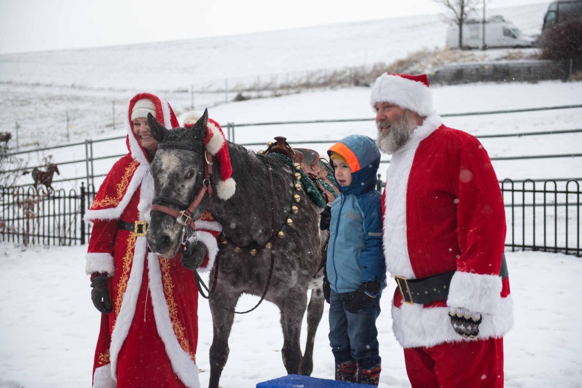 Mr.+and+Mrs.+Claus+arrive+at+the+Appaloosa+Museum+in+Moscow+to+greet+families+for+the+holidays.