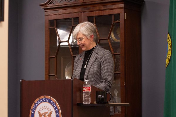 Provost Elizabeth Chilton introduces guest speaker Kim Wyman at a Foley talk on Jan. 22. 