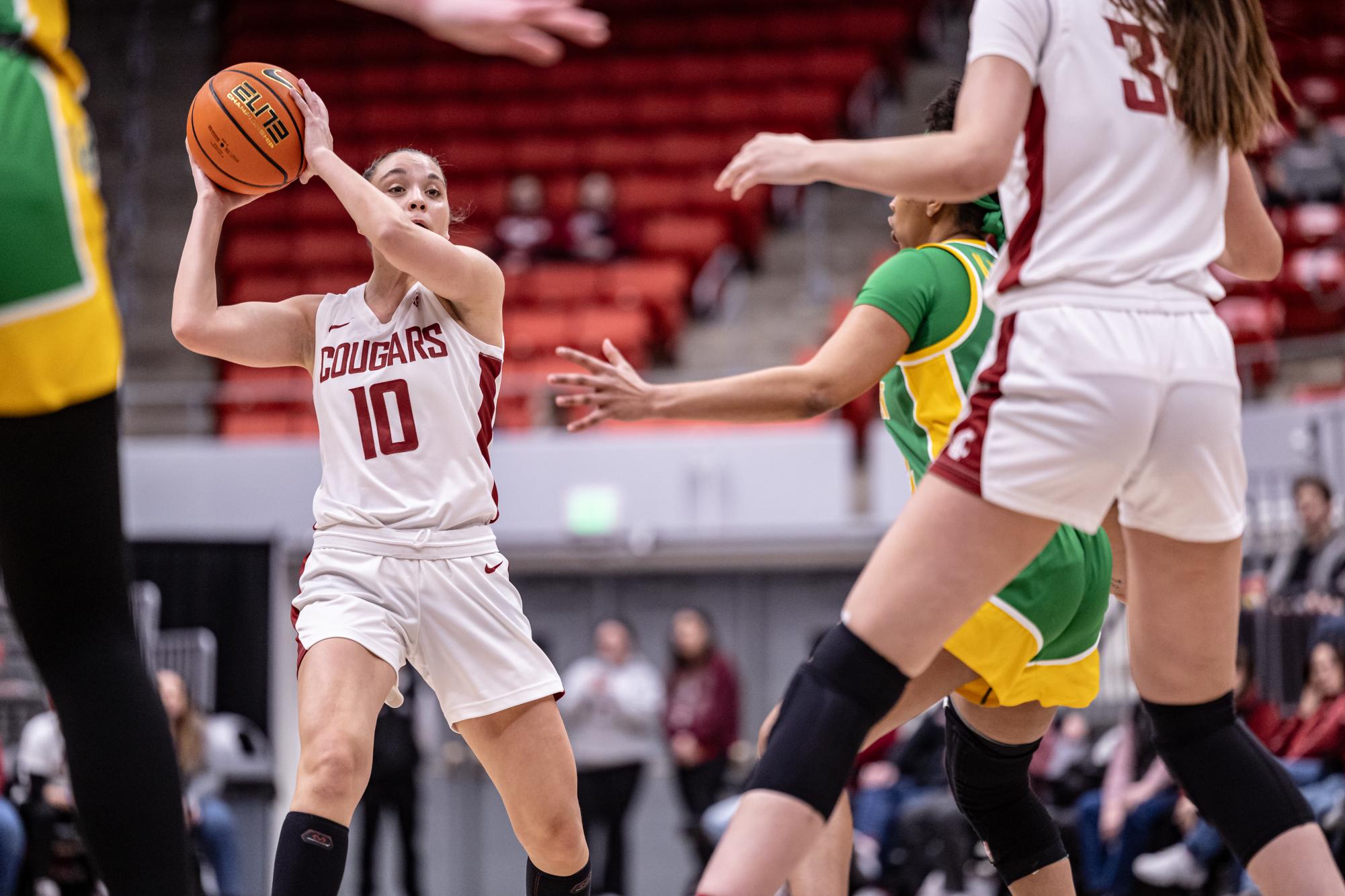 Cougars send seniors off right, beat Oregon 71-61 – The Daily Evergreen