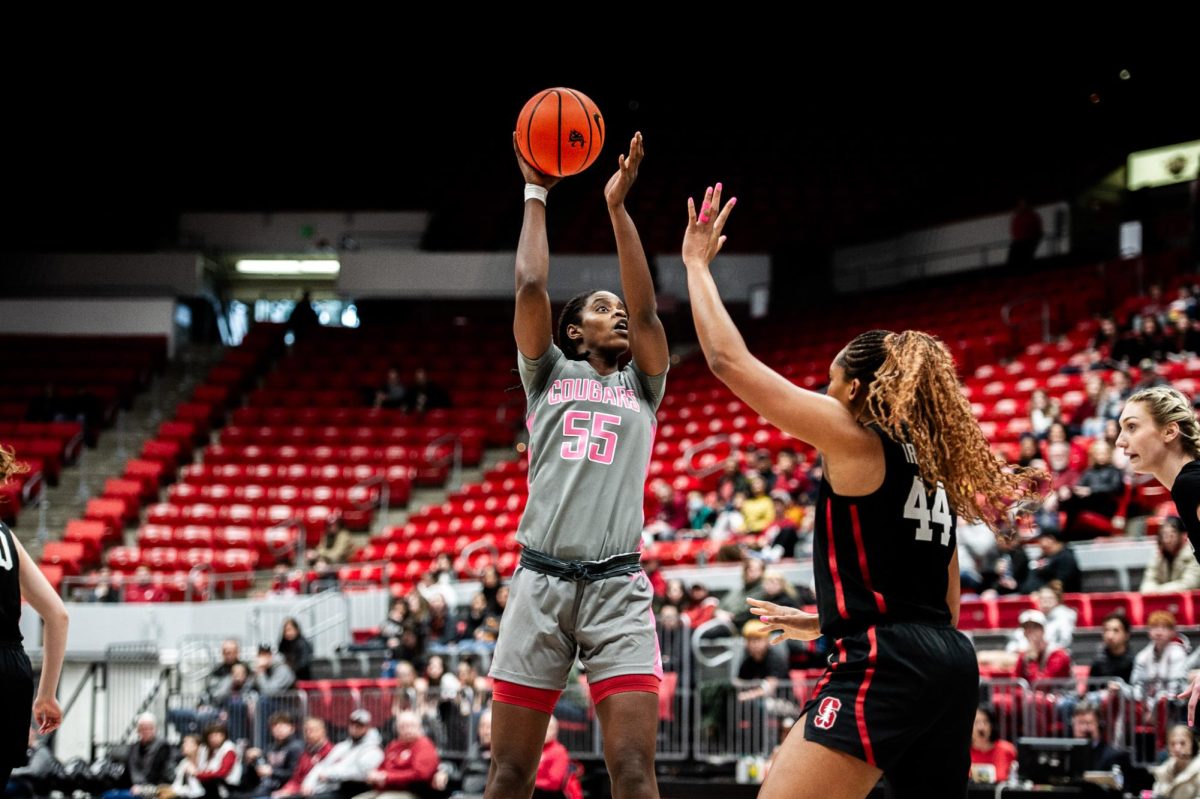 Bella Murekatete shoots an open shot from inside the paint for a quick 2 points, Feb. 11, in Pullman, Wash.