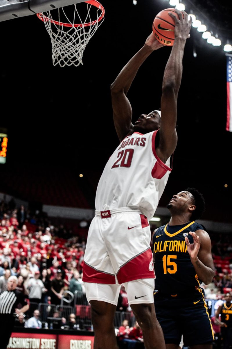 Rueben Chinyelu dunks the ball with authority during WSUs win over Cal, Feb. 15, in Pullman, Wash.