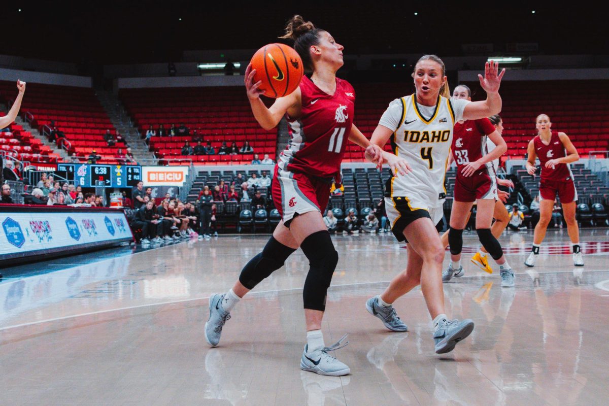 Astera Tuhina drives to her right and makes a baseline pass againt Idaho, Nov. 10, in Pullman, Wash. 