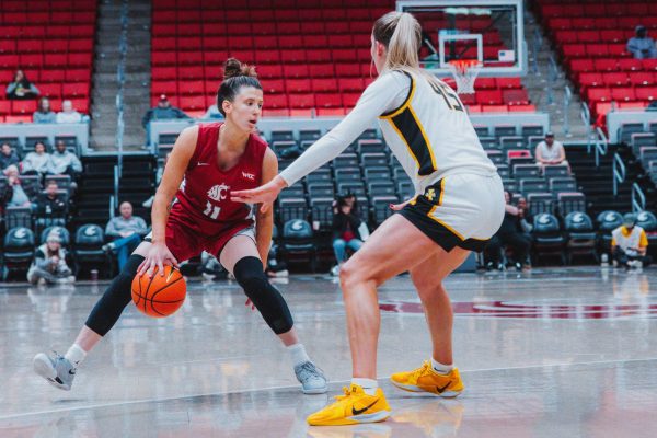 Astera Tuhina sizes up her defender early in the shot clock, Nov. 10, in Pullman, Wash. 