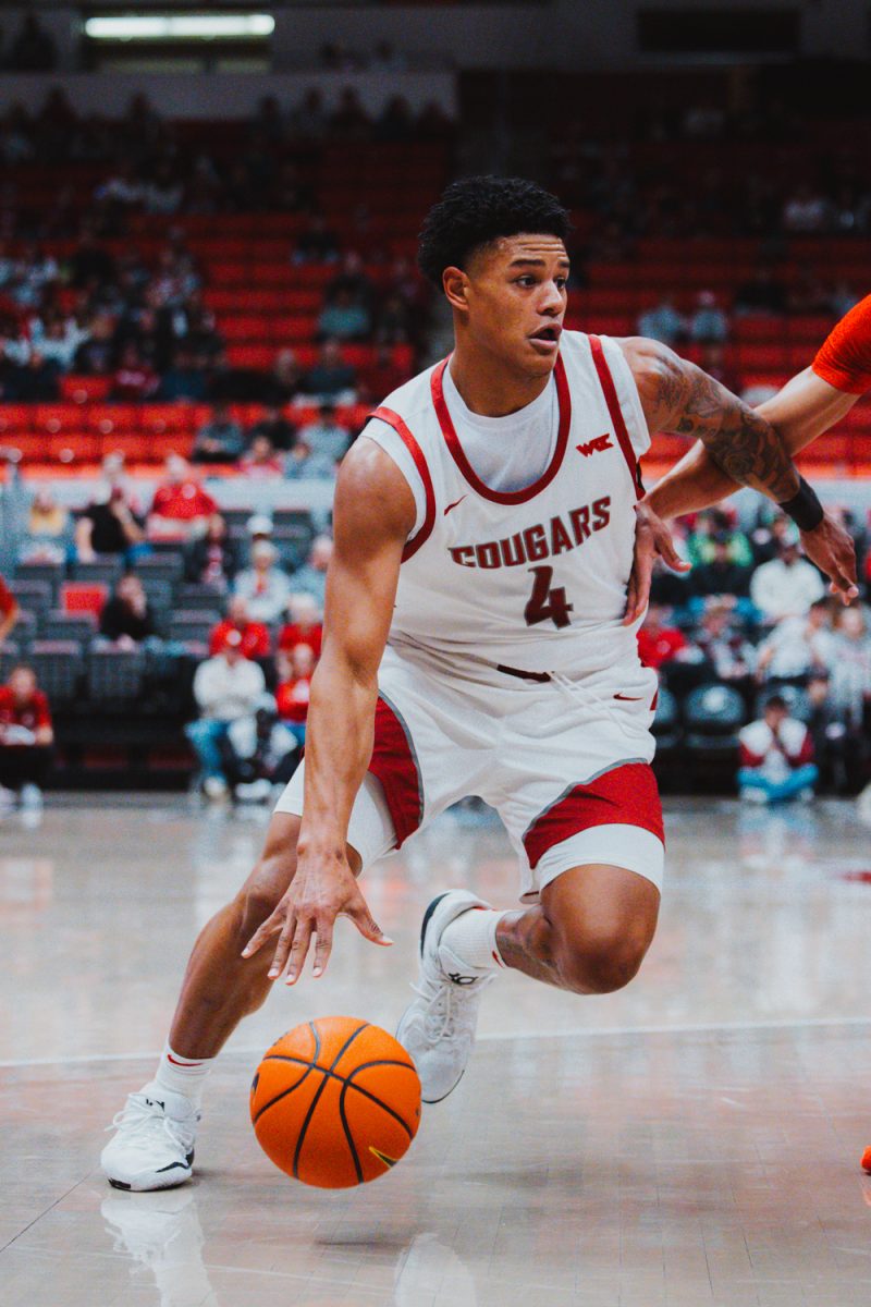 LeJuan Watts drives to the lane with a step on his defender, Nov. 9, in Pullman, Wash. 