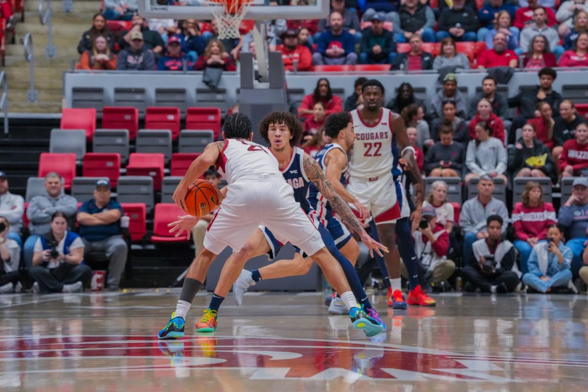 WSU Forward Ace Glass (L) looking for a pass with ND Okafor (R) waits in behind Gonzaga University defenders, Jan. 15, 2026
