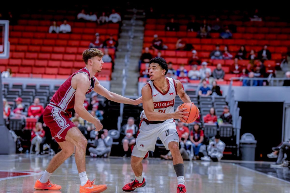 WSU Guard Ace Glass looking for an open pass through Santa Clara University defenders, Feb. 7, 2026.

