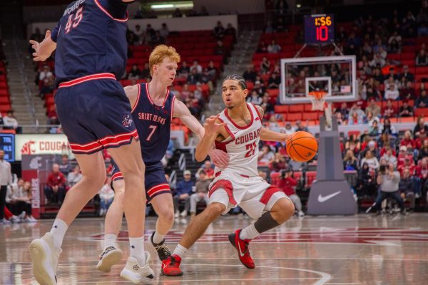 WSU Guard Ace Glass evades Saint Mary’s Guard Joshua Dent, Feb. 21, 2026.
