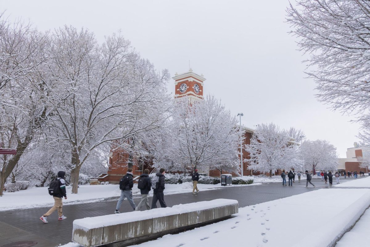 Students trekking the walkway in front of Bryan Hall on the snowy WSU Pullman campus, Feb. 18, 2026.