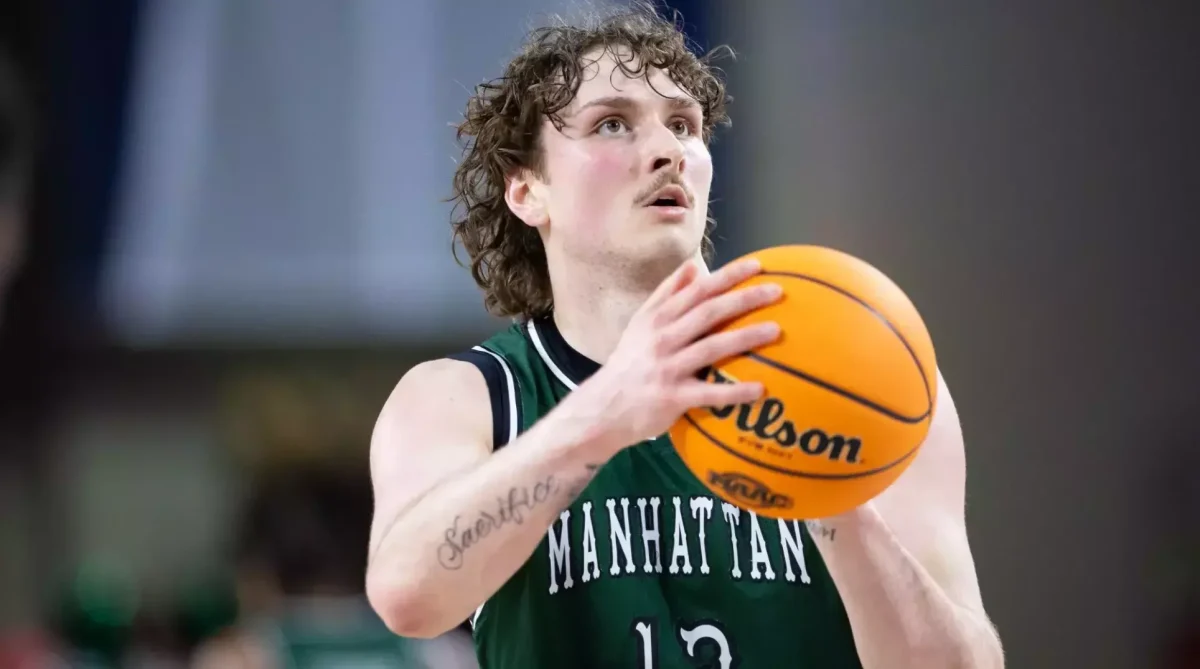 Fraser Roxburgh prepares to shot a free-pointer for the Manhattan Jaspers before his transfer to the Cougs (Courtesy of Manhattan Athletics). 